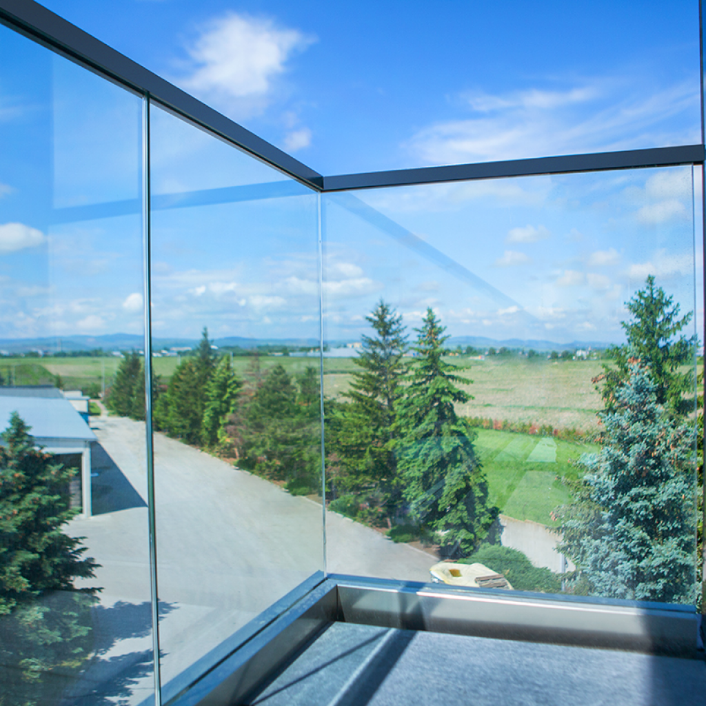 Glass railing