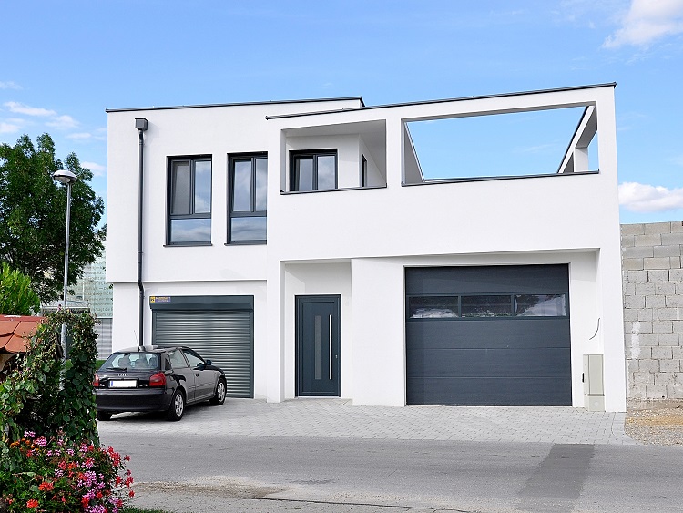 Sectional vs. Roller Garage Door: A Comparative Analysis Based on Real Tests
